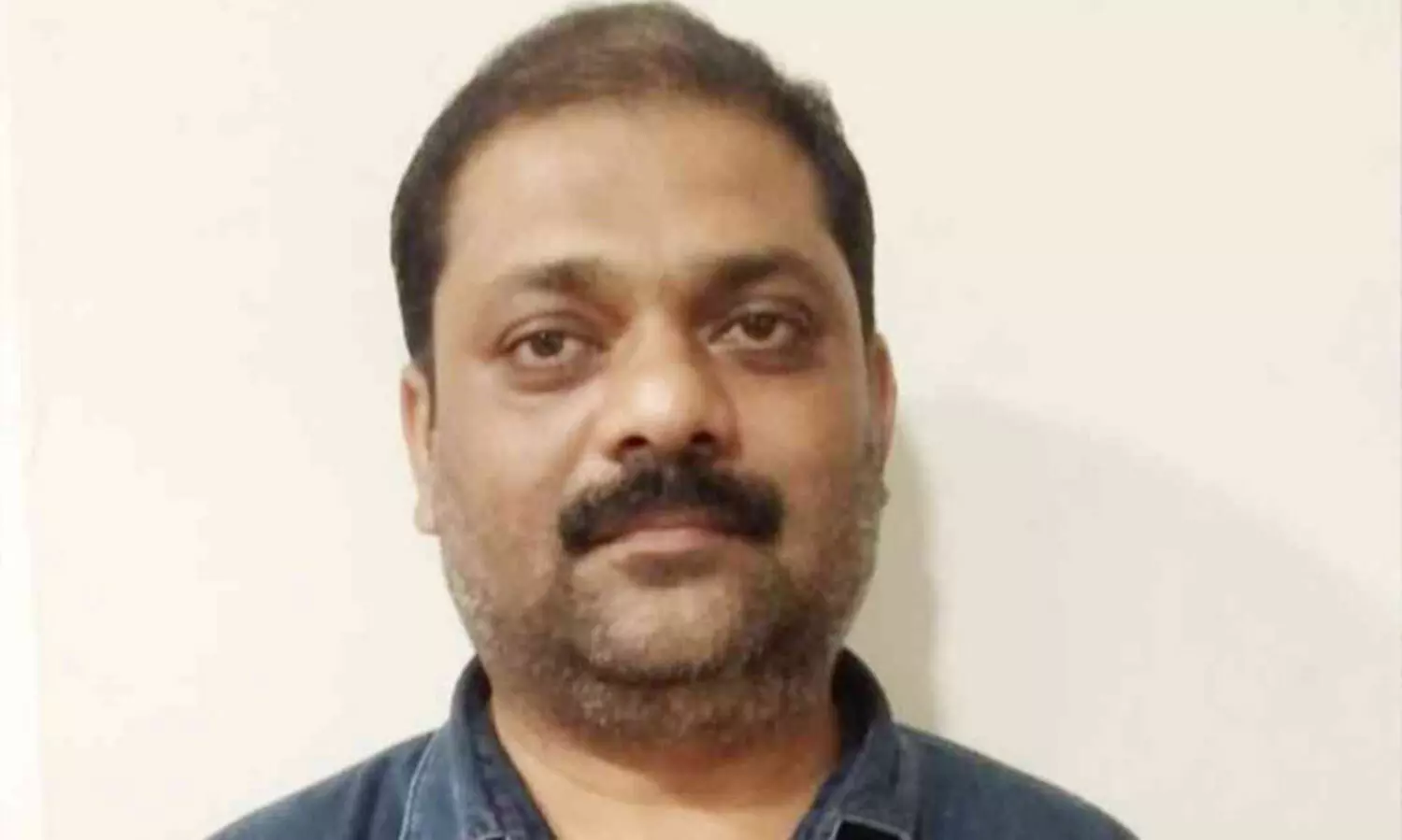 പൊലീസ് സ്റ്റേഷനിൽ സൂക്ഷിച്ച കാറുമായി മുങ്ങി; സാഹസികമായി പിന്തുടർന്ന് പൊക്കി