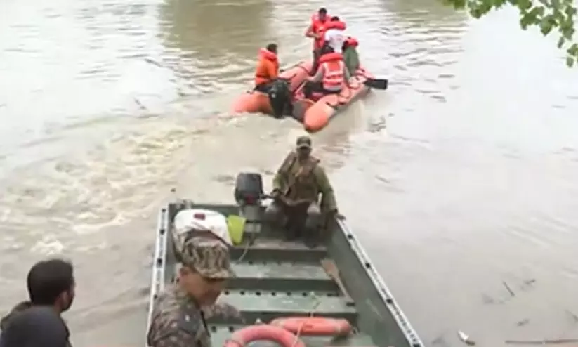 ജമ്മു കശ്മീരിലെ ഝലം നദിയിൽ ബോട്ട് മറിഞ്ഞ് നാലു മരണം