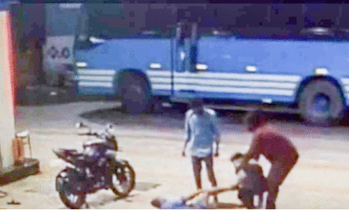 ഗൂഗിൾ പേ ശബ്​ദം കേട്ടില്ല; പെട്രോൾ പമ്പ്​ ജീവനക്കാരന്​ ക്രൂരമർദനം, ഒരാൾക്ക്​ കുത്തേറ്റു
