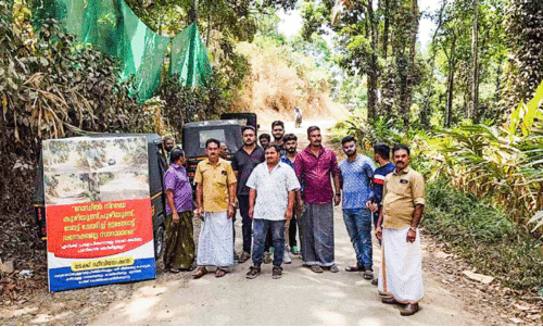 റോഡ്​ നന്നാക്കാതെ വോട്ട് ചോദിച്ച് വരേണ്ട