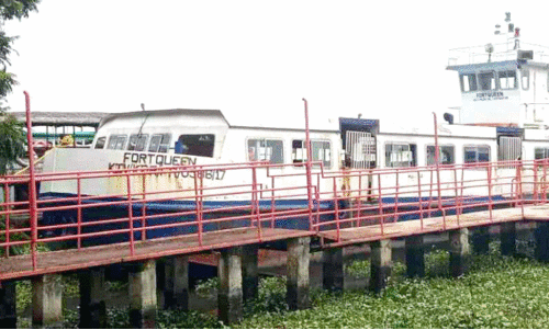 ഇന്ന് റോ-റോ സർവിസ് ഇല്ല; മറുകര കടക്കാൻ വഴിയില്ലാതെ ജനം