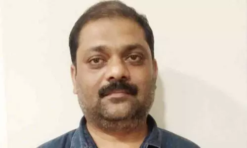 പൊലീസ് സ്റ്റേഷനിൽ സൂക്ഷിച്ച കാറുമായി മുങ്ങി; സാഹസികമായി പിന്തുടർന്ന് പൊക്കി