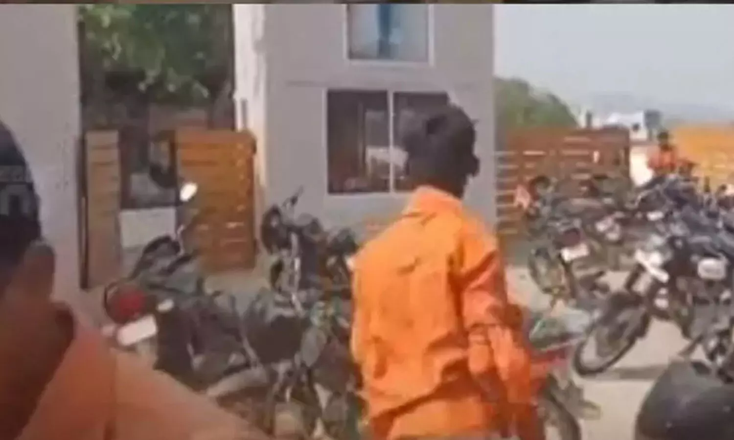 തെലങ്കാനയിൽ സ്കൂളിനുനേരെ ഹിന്ദുത്വ ആക്രമണം; ജയ് ശ്രീറാം വിളിച്ചെത്തിയവർ മദർ തെരേസയുടെ രൂപം അടിച്ചു തകർത്തു