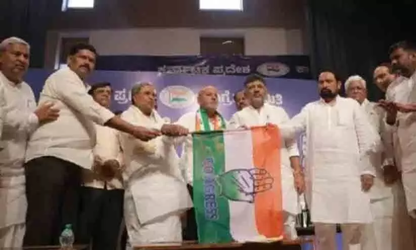 ബി.ജെ.പി എം.പി കരാഡി സങ്കണ്ണ അമരപ്പ കോൺഗ്രസിൽ ചേർന്നു ബി.ജെ.പി എം.പി കരാഡി സങ്കണ്ണ അമരപ്പ കോൺഗ്രസിൽ ചേർന്നു