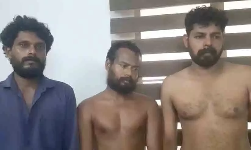 താറാവുകളെ തിന്ന നായെ കൊന്നയാളെ വെട്ടിപ്പരിക്കേൽപ്പിച്ചു; നായുടെ ഉടമയടക്കം മൂന്നുപേർ അറസ്റ്റിൽ താറാവുകളെ തിന്ന നായെ കൊന്നയാളെ വെട്ടിപ്പരിക്കേൽപ്പിച്ചു; നായുടെ ഉടമയടക്കം മൂന്നുപേർ അറസ്റ്റിൽ