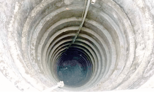 വ​റ്റി​യ കി​ണ​ർ