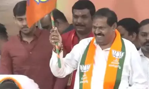 MLA Akhanda Srinivas Murthy, who left the Congress, joined the BJP