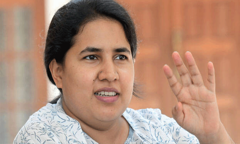 പോളിംഗിന് മുമ്പ് വീണയെ തേടിയെത്തുമോ ഇ.ഡി? പോളിംഗിന് മുമ്പ് വീണയെ തേടിയെത്തുമോ ഇ.ഡി?