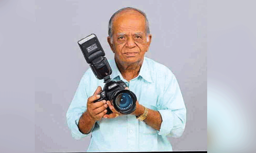 വി​ട​വാ​ങ്ങി​യ മ​ണി​യേ​ട്ട​ൻ ഫ്ലാ​ഷ​ടി​ച്ച​ത് ആ​റു​പ​തി​റ്റാ​ണ്ട്