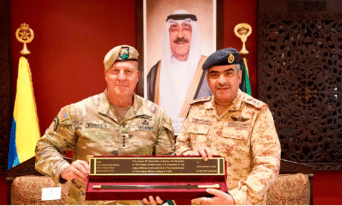 സൈ​നി​ക മേ​ധാ​വി സെ​ന്‍റ്കോം ക​മാ​ൻ​ഡ​റു​മാ​യി ച​ർ​ച്ച ന​ട​ത്തി