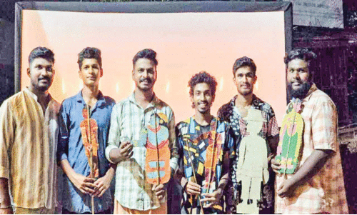 തെ​ര​ഞ്ഞെ​ടു​പ്പ് ഗ്രീ​ൻ പ്രോ​ട്ടോ​​കോ​ൾ:   ആ​ഹ്വ​ാന​വു​മാ​യി തോ​ൽ​പ്പാ​വ കൂ​ത്ത് ക​ലാ​രൂ​പ​വും