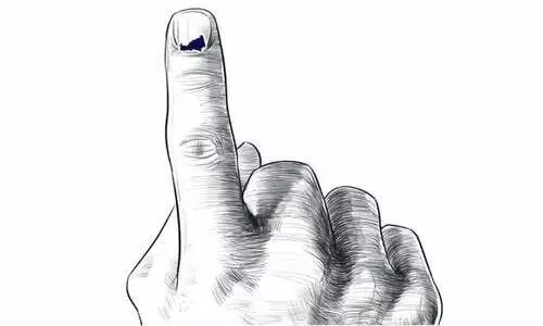 തമിഴകത്തെ ത്രി​കോ​ണ മ​ത്സ​രങ്ങൾ  ആ​ത്മ​വി​ശ്വാ​സ​ങ്ങ​ൾ