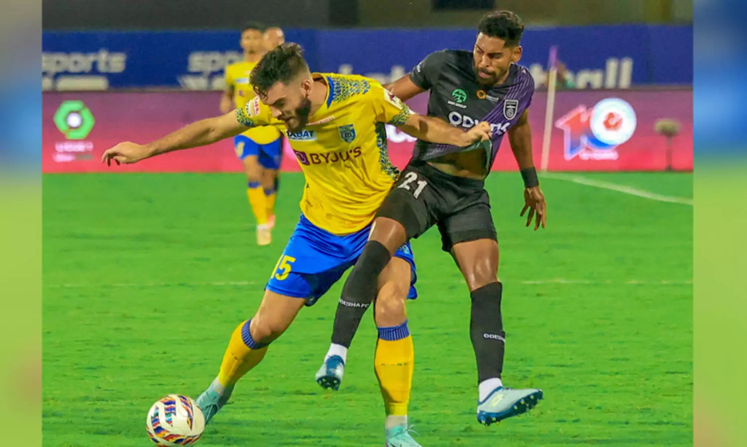 ബ്ലാസ്റ്റേഴ്സ്-ഒഡിഷ പ്ലേഓഫ്; ആദ്യപകുതി ഗോൾരഹിതം