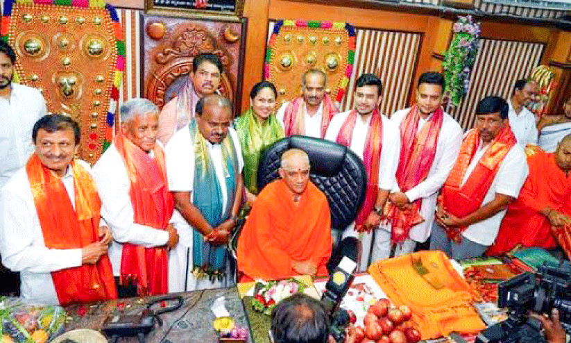 എച്ച്. ഡി കു​മാ​ര​സ്വാ​മി​