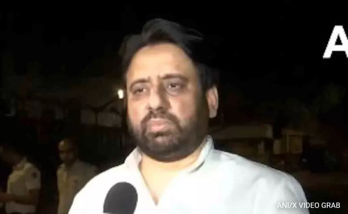 അമാനത്തുല്ല ഖാനെ അറസ്റ്റ് ചെയ്ത​തല്ലെന്ന് ഇ.ഡി, 13 മണിക്കൂർ ചോദ്യം ചെയ്തുവിട്ടയച്ചു; ‘രാജിവെച്ച് കെജ്രിവാളിനെതിരെ തിരിയാൻ ഇ.ഡി സമ്മർദം ചെലുത്തുന്നു’