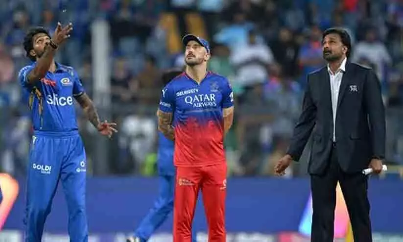 ടോസിലെ ‘അട്ടിമറി’ വിവാദം; മുംബൈ-പഞ്ചാബ് മത്സരത്തിൽ നാണയത്തിന്റെ ക്ലോസപ്പ് വിഡിയോ പകർത്തി കാമറ സംഘം ടോസിലെ ‘അട്ടിമറി’ വിവാദം; മുംബൈ-പഞ്ചാബ് മത്സരത്തിൽ നാണയത്തിന്റെ ക്ലോസപ്പ് വിഡിയോ പകർത്തി കാമറ സംഘം