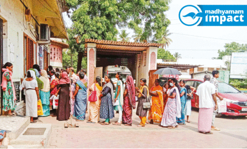 ആലത്തൂർ താലൂക്കാശുപത്രി; രോഗികൾക്ക് വെയിൽ കൊള്ളാതെ നിൽക്കാൻ സംവിധാനമൊരുക്കും ആലത്തൂർ താലൂക്കാശുപത്രി; രോഗികൾക്ക് വെയിൽ കൊള്ളാതെ നിൽക്കാൻ സംവിധാനമൊരുക്കും