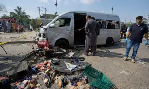 കറാച്ചിയിൽ ചാ​വേ​റാ​ക്ര​മ​ണം; ജ​പ്പാ​ൻ പൗ​ര​ന്മാ​ർ അ​ത്ഭു​ത​ക​ര​മാ​യി ര​ക്ഷ​​പ്പെ​ട്ടു