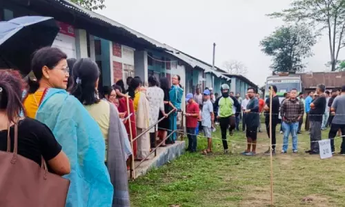 മണിപ്പൂരിൽ വെടിവെപ്പ്, വോട്ടുയന്ത്രങ്ങൾ തകർത്തു