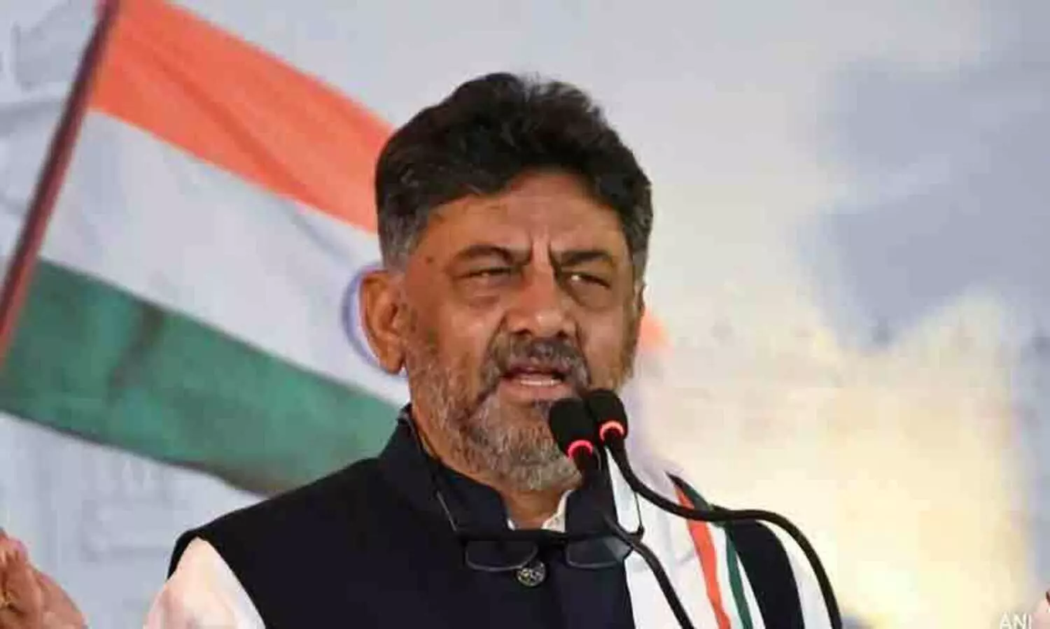 വോട്ടർമാരെ സ്വാധീനിക്കാൻ ശ്രമിച്ചു; തെരഞ്ഞെടുപ്പ് ചട്ടലംഘനം നടത്തിയെന്നാരോപിച്ച് ഡി.കെ. ശിവകുമാറിനെതിരെ കേസ്