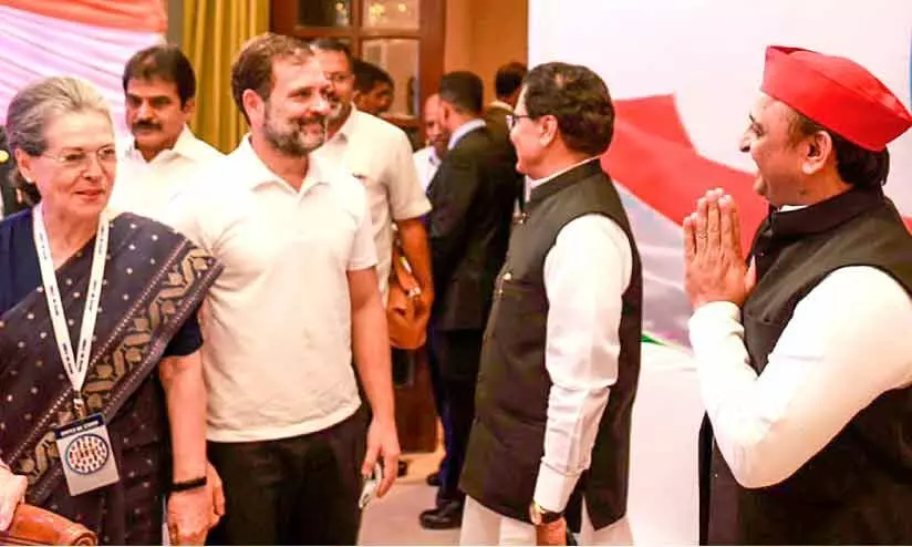 സോണിയ ഗാന്ധി, രാഹുൽ ഗാന്ധി, അഖിലേഷ് യാദവ് സോണിയ ഗാന്ധി, രാഹുൽ ഗാന്ധി, അഖിലേഷ് യാദവ്