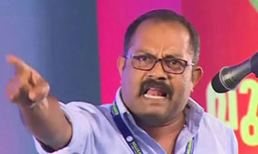സി.പി.എമ്മിന് പറ്റിയ ചിഹ്നം ‘ബോംബ്’: അരിവാളും ചുറ്റികയും നഷ്ടപ്പെട്ടാൽ സങ്കടപ്പെടേണ്ടെന്ന് കെ.എം.ഷാജി സി.പി.എമ്മിന് പറ്റിയ ചിഹ്നം ‘ബോംബ്’: അരിവാളും ചുറ്റികയും നഷ്ടപ്പെട്ടാൽ സങ്കടപ്പെടേണ്ടെന്ന് കെ.എം.ഷാജി