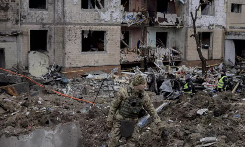 ആക്രമണം കനപ്പിച്ച് റഷ്യയും യുക്രെയ്നും; ഗർഭിണിയടക്കം കൊല്ലപ്പെട്ടു ആക്രമണം കനപ്പിച്ച് റഷ്യയും യുക്രെയ്നും; ഗർഭിണിയടക്കം കൊല്ലപ്പെട്ടു