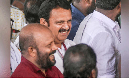 candidates sunil kumar and k muraleedharan at Thrissur pooram