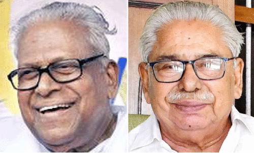 വി.​എ​സ്. അ​ച്യു​താ​ന​ന്ദ​ൻ   പി.​ജെ. ​  ഫ്രാ​ൻ​സി​സ്