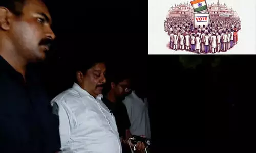 വോട്ടർമാർക്ക് പണം നൽകാൻ വന്നുവെന്ന് ആരോപിച്ച് സി.പി.എം പ്രവർത്തകർ ബിജു രമേശിനെ തടഞ്ഞുവെച്ചു