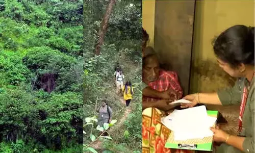 ഇടുക്കിയിൽ 92 കാരന്റെ വോട്ട് രേഖപ്പെടുത്താൻ ഉദ്യോഗസ്ഥർ കൊടും കാട്ടിലൂടെ നടന്നത് 18 കി.മി ഇടുക്കിയിൽ 92 കാരന്റെ വോട്ട് രേഖപ്പെടുത്താൻ ഉദ്യോഗസ്ഥർ കൊടും കാട്ടിലൂടെ നടന്നത് 18 കി.മി