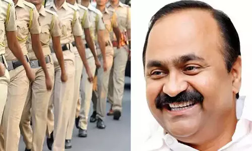 കേരളത്തിന് പുറത്ത് തെരഞ്ഞെടുപ്പ് ഡ്യൂട്ടി ചെയ്യുന്ന പൊലീസുകാര്‍ക്ക് വോട്ട് ചെയ്യാന്‍ അവസരമൊരുക്കണം; തിരഞ്ഞെടുപ്പ് കമീഷന് പ്രതിപക്ഷ നേതാവിന്റെ കത്ത്