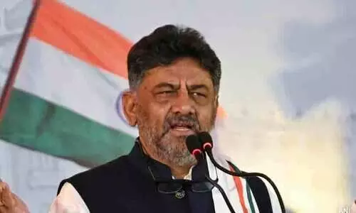 വോട്ടർമാരെ സ്വാധീനിക്കാൻ ശ്രമിച്ചു; തെരഞ്ഞെടുപ്പ് ചട്ടലംഘനം നടത്തിയെന്നാരോപിച്ച് ഡി.കെ. ശിവകുമാറിനെതിരെ കേസ്