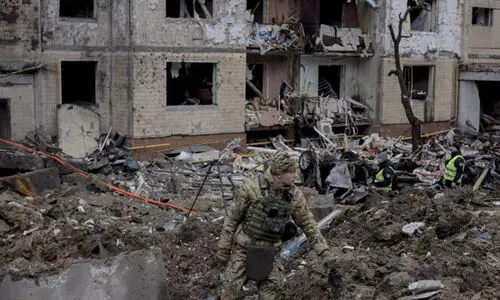 ആക്രമണം കനപ്പിച്ച് റഷ്യയും യുക്രെയ്നും; ഗർഭിണിയടക്കം കൊല്ലപ്പെട്ടു ആക്രമണം കനപ്പിച്ച് റഷ്യയും യുക്രെയ്നും; ഗർഭിണിയടക്കം കൊല്ലപ്പെട്ടു