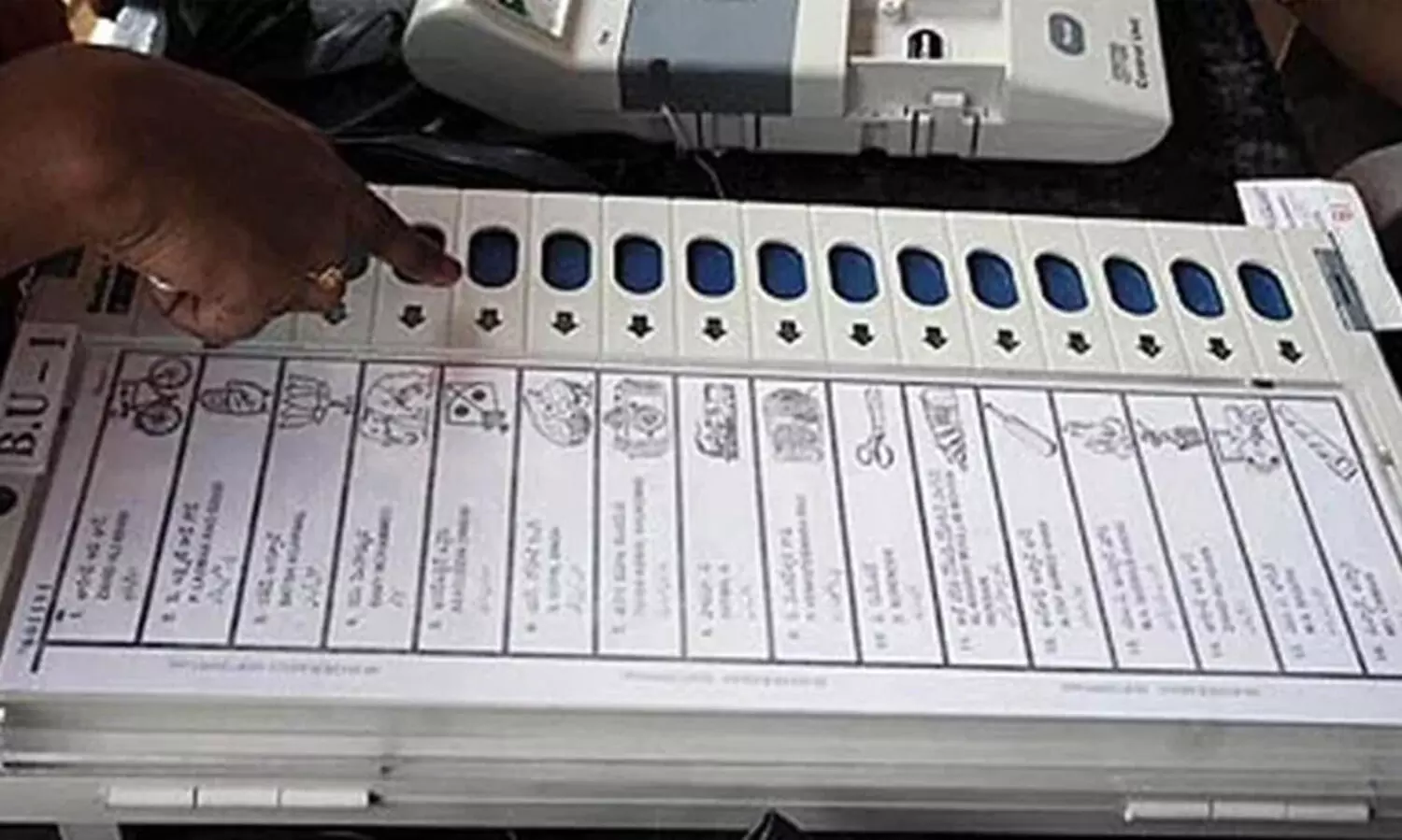 മരിച്ചയാളിന്റെ പേരില്‍ വോട്ടുചെയ്ത സംഭവം: പോളിങ് ഉദ്യോഗസ്ഥര്‍ക്കും ബി.എൽ.ഒക്കും സസ്പെന്‍ഷന്‍