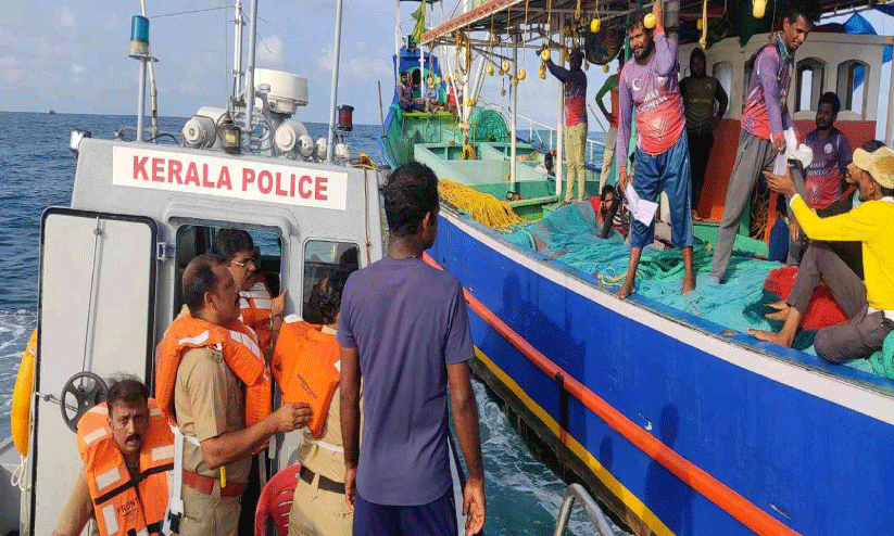 ലോ​ക്​​സ​ഭ ​തെരഞ്ഞെടുപ്പ്; കടലിലും പൊലീസ് പരിശോധന