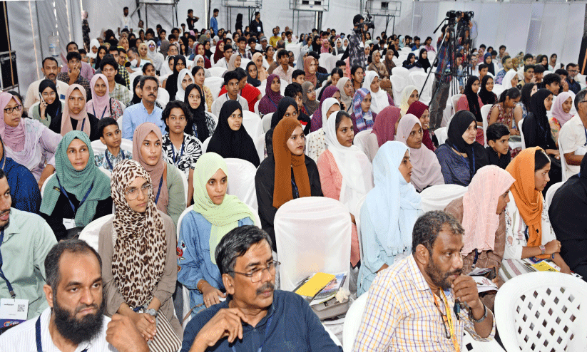 അറിവിന്റെ മഹോത്സവത്തിന് കൊടിയിറക്കം