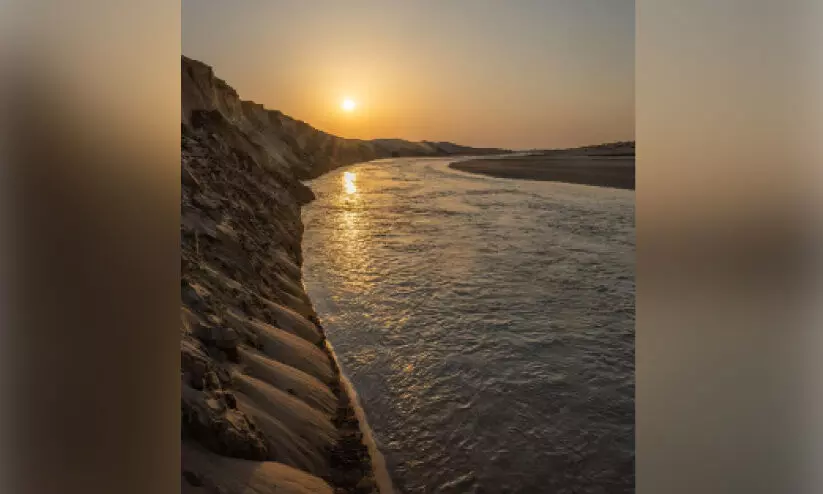 മഴയിൽ വിരിഞ്ഞ തടാകം മഴയിൽ വിരിഞ്ഞ തടാകം