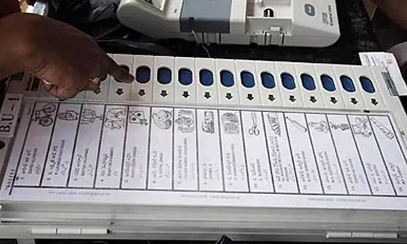 മരിച്ചയാളിന്റെ പേരില് വോട്ടുചെയ്ത സംഭവം: പോളിങ് ഉദ്യോഗസ്ഥര്ക്കും ബി.എൽ.ഒക്കും സസ്പെന്ഷന് മരിച്ചയാളിന്റെ പേരില് വോട്ടുചെയ്ത സംഭവം: പോളിങ് ഉദ്യോഗസ്ഥര്ക്കും ബി.എൽ.ഒക്കും സസ്പെന്ഷന്