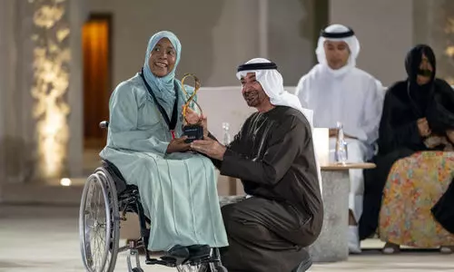 അതുല്യ സേവകർക്ക്​ അബൂദബി അവാർഡ് സമ്മാനിച്ചു