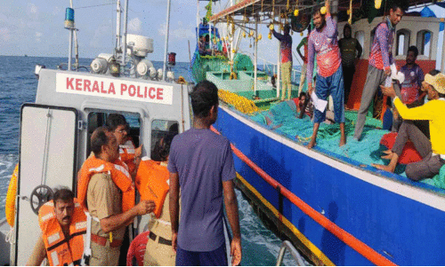 ലോ​ക്​​സ​ഭ ​തെരഞ്ഞെടുപ്പ്; കടലിലും പൊലീസ് പരിശോധന