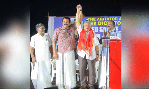 മുഖ്യമന്ത്രിയെ അറസ്റ്റ് ചെയ്യാത്തതെന്താണെന്ന ചോദ്യം പരിഹാസ്യം -യെച്ചൂരി