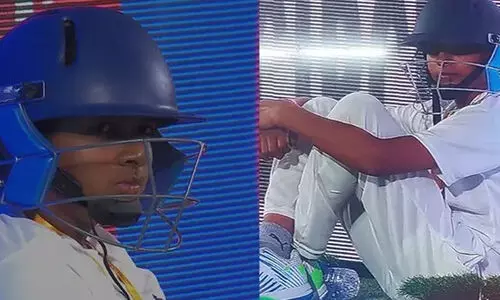 ‘സിക്സർ മഴ’യിൽനിന്ന് രക്ഷപ്പെടാൻ ബാൾബോയ്സിനും ഹെൽമറ്റ്!; ഇങ്ങനെ പോയാൽ നിർബന്ധമെന്ന് ആരാധകർ