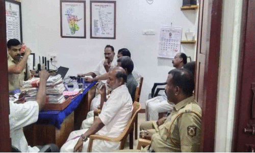 മുന്നണികൾക്ക് കൊട്ടിക്കലാശത്തിന് സമയം നിശ്ചയിച്ചു മുന്നണികൾക്ക് കൊട്ടിക്കലാശത്തിന് സമയം നിശ്ചയിച്ചു