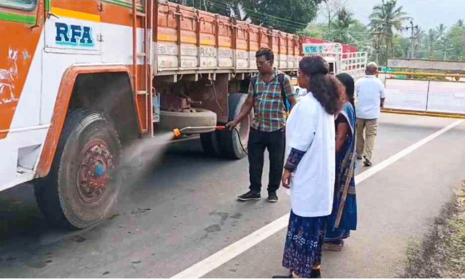 പക്ഷിപ്പനി; അതിർത്തിയിൽ പ്രതിരോധ പ്രവർത്തനം ആരംഭിച്ചു