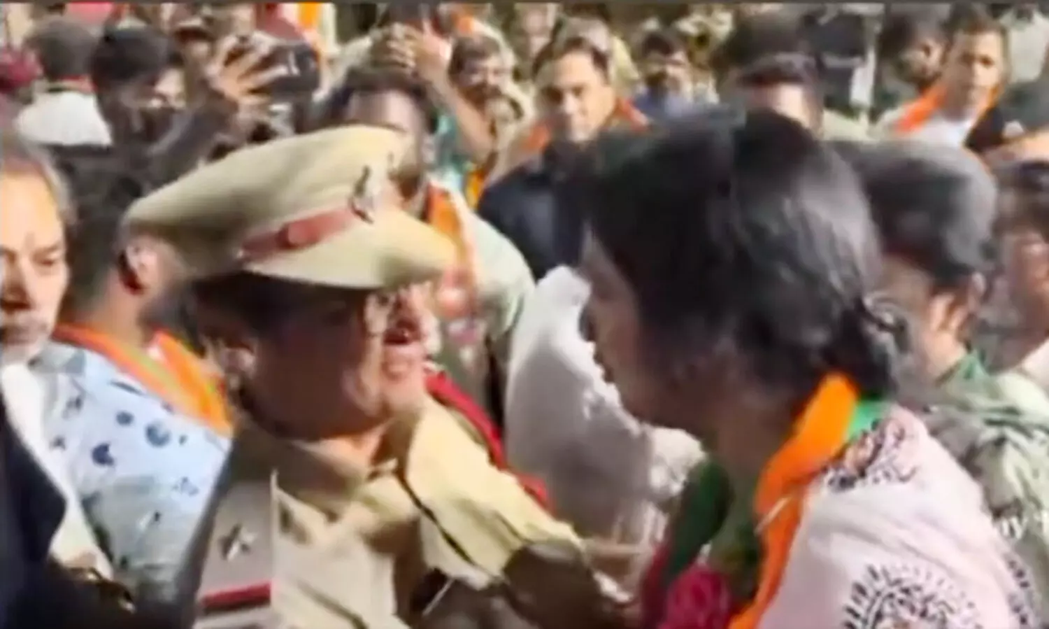 ASI Hugging BJP Candidate