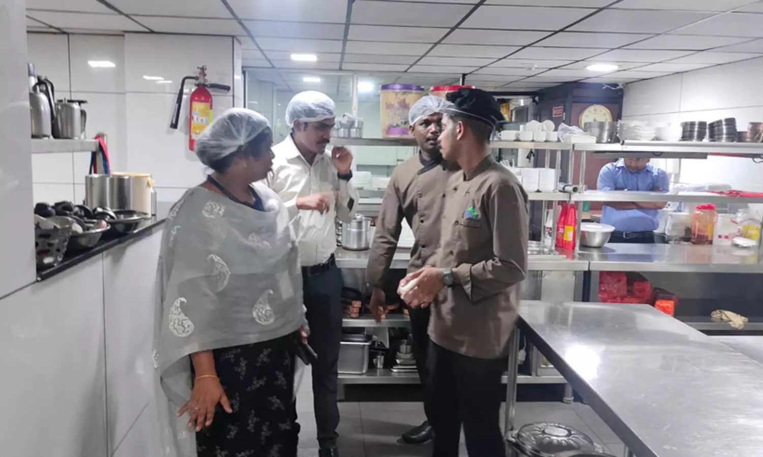 ഭക്ഷ്യ സുരക്ഷാ വകുപ്പിന്റെ മിന്നല്‍ പരിശോധന: 17 സ്ഥാപനങ്ങള്‍ക്ക് നോട്ടീസ്