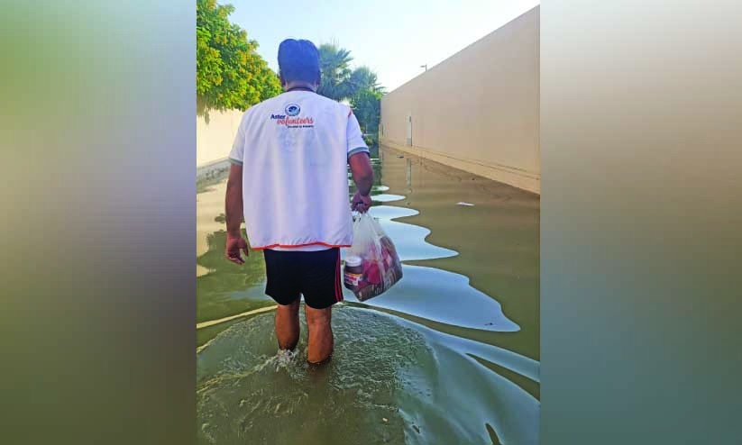 ദു​രി​ത​മേ​ഖ​ല​ക​ളി​ൽ സ​ഹാ​യ​വു​മാ​യി ആ​സ്റ്റ​ർ വ​ള​ന്‍റി​യ​ർ​മാ​രും