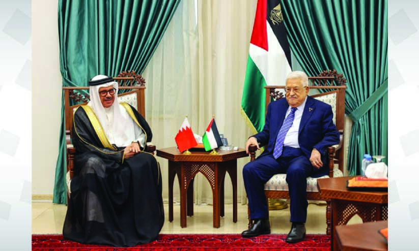 അ​റ​ബ്​ ഉ​ച്ച​കോ​ടി: ഫ​ല​സ്​​തീ​ൻ പ്ര​സി​ഡ​ന്‍റി​ന്​ ഹ​മ​ദ്​ രാ​ജാ​വി​ന്‍റെ ക്ഷ​ണ​പ​ത്രം കൈ​മാ​റി