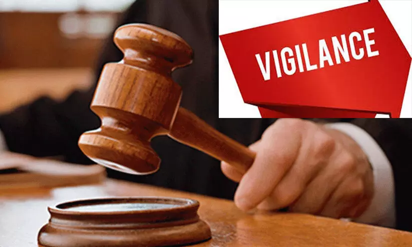 തൊഴിലില്ലായ്മ വേതന വെട്ടിപ്പ് : നഗരസഭയിലെ രണ്ട് ഉദ്യോഗസ്ഥർക്ക് 12 വർഷം കഠിന തടവും പിഴയും തൊഴിലില്ലായ്മ വേതന വെട്ടിപ്പ് : നഗരസഭയിലെ രണ്ട് ഉദ്യോഗസ്ഥർക്ക് 12 വർഷം കഠിന തടവും പിഴയും